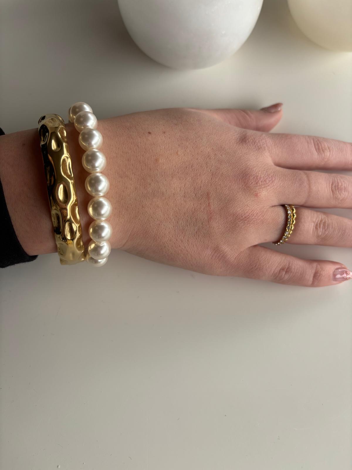 Pearl Statement Armband