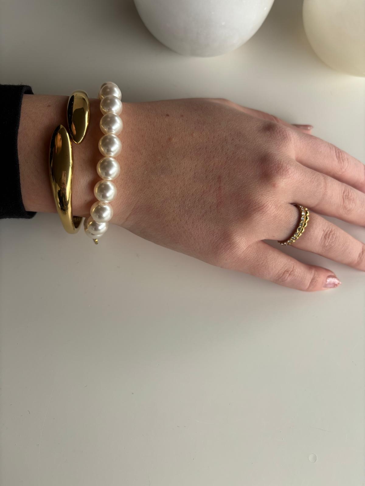 Pearl Statement Armband